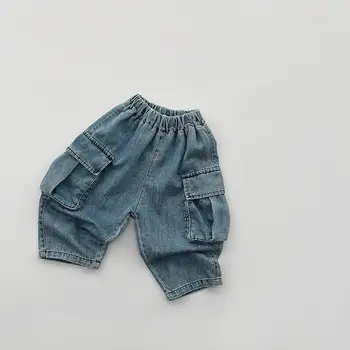 2024 Весенние новые детские джинсовые брюки, повседневные брюки для мальчиков и девочек, свободные джинсы с карманами для малышей, брюки-карго для малышей, одежда для младенцев