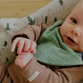 Новое детское хлопчатобумажное двойное Марлевое полотенце для слюней Детский Креповый Нагрудник Детский Марлевый Нагрудник Милые Аксессуары для младенцев