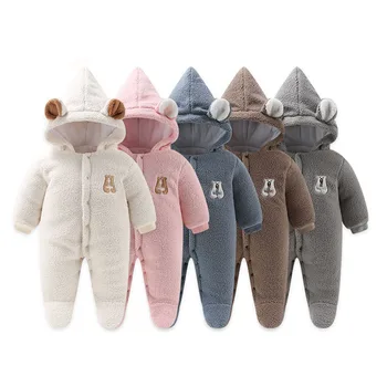 Новые цельнокроеные осенне-зимние костюмы с медвежонком, утепляющие, сохраняющие тепло комбинезоны для новорожденных с мультяшными героями, повседневные боди для младенцев